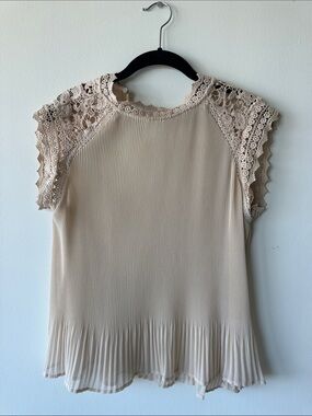 Zara Cream Lace Cap-Sleeve Pleated Hem Top